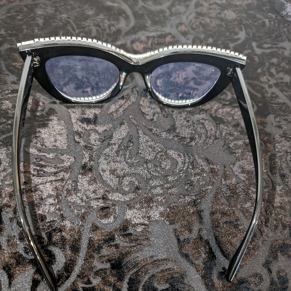 Black Rhinestone Fashion Glasses 🕶️ - Picture 2 of 6